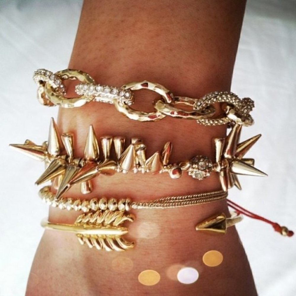 🏹 Stella and Dot Dainty Minimalist Gilded Arrow Cuff Bangle Bracelet 🏹 - Picture 2 of 9